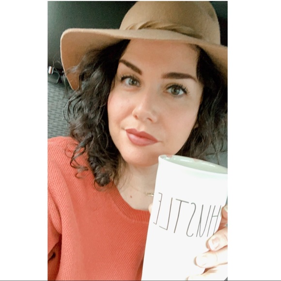 HEY YโALL ๐๐ผ meet your posher ๐ - Picture 9 of 16